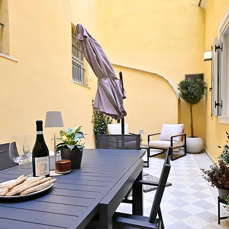 Monti Luxury Patio ローマ