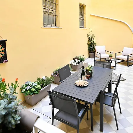 Monti Luxury Patio Apartment