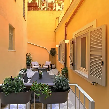 Lägenhet Monti Luxury Patio